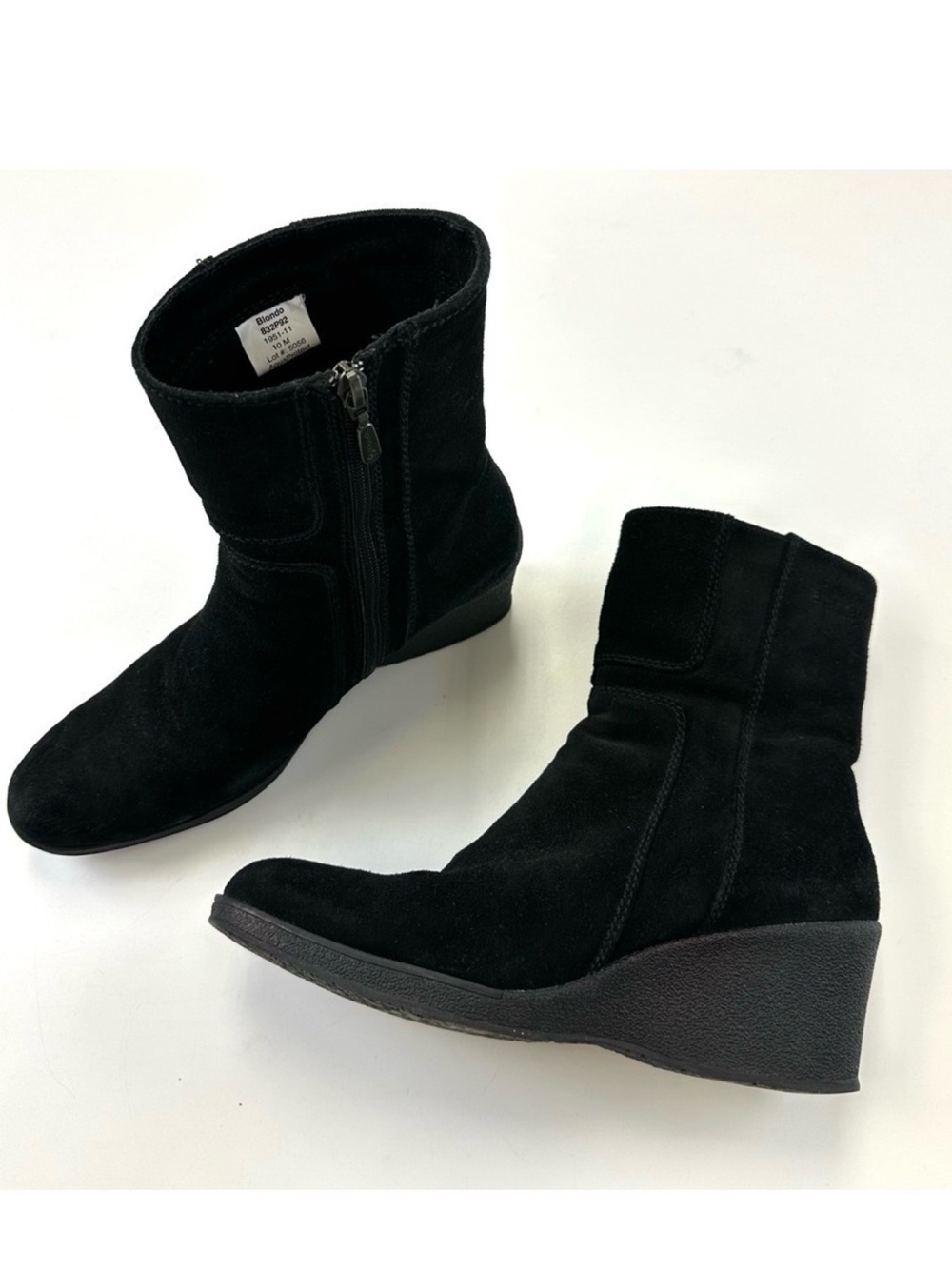 Blondo suede wedge winter boot black suede womens side zip Size 10M
